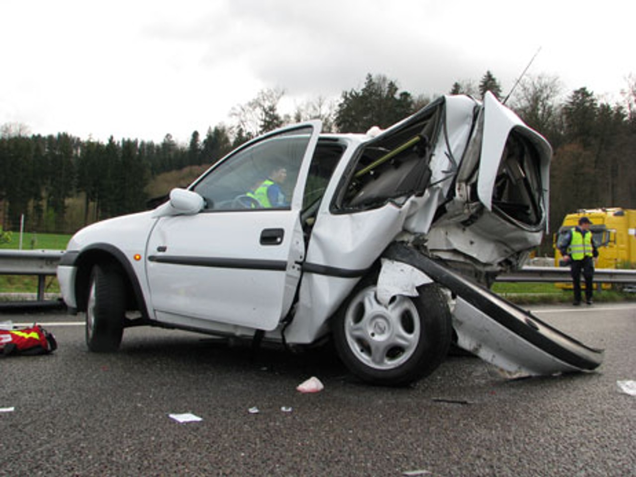 Massiv eingedrückter Opel Corsa