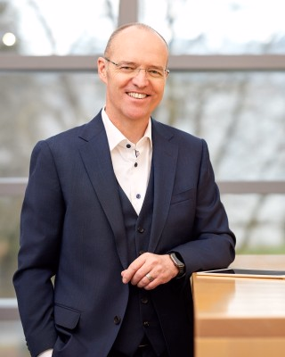 Portraitfoto von Ueli Häcki.