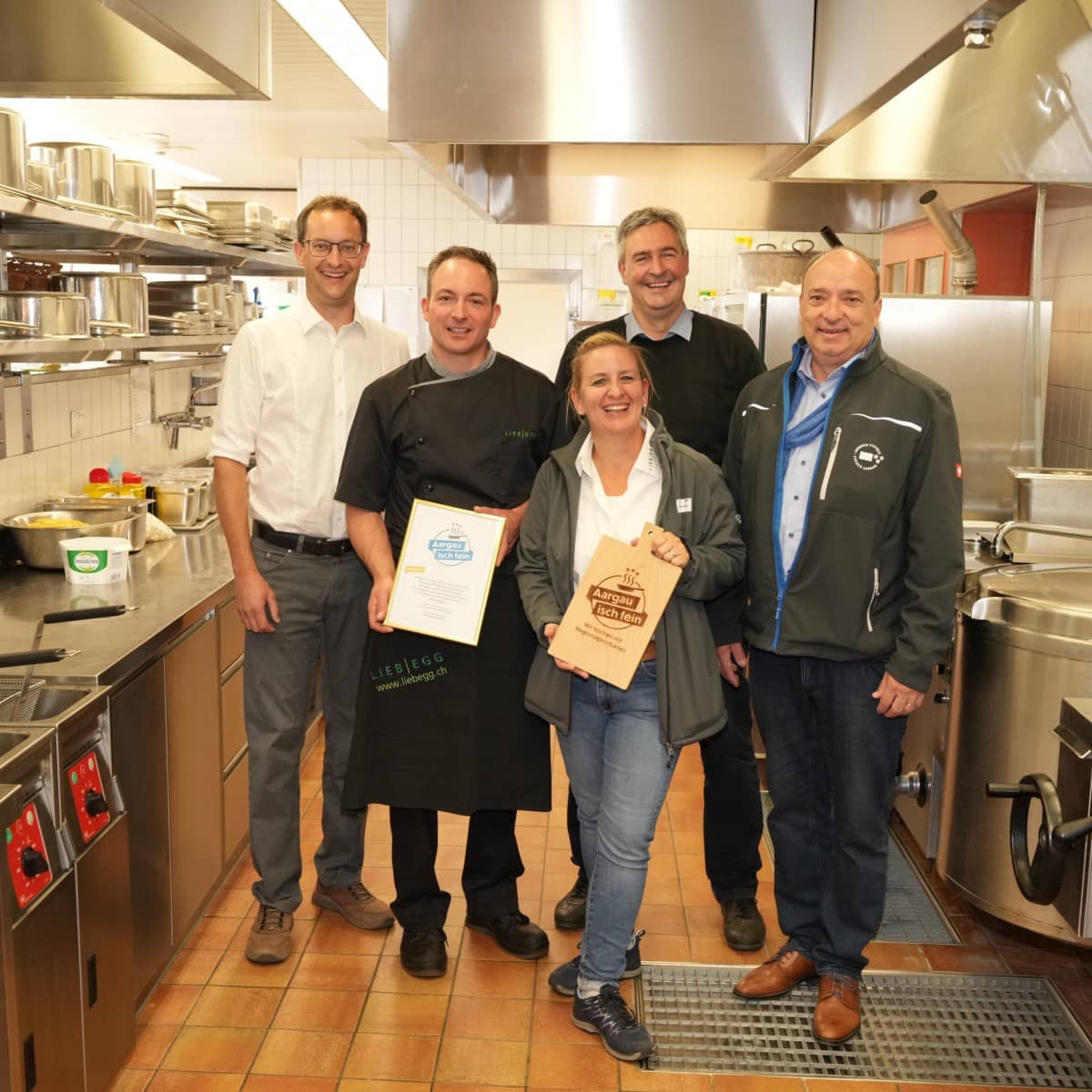 Übergabe des Gütesiegels "Aargau isch fein" an den Restaurationsbetrieb des Landwirtschaftli- chen Zentrums Liebegg (LZL)