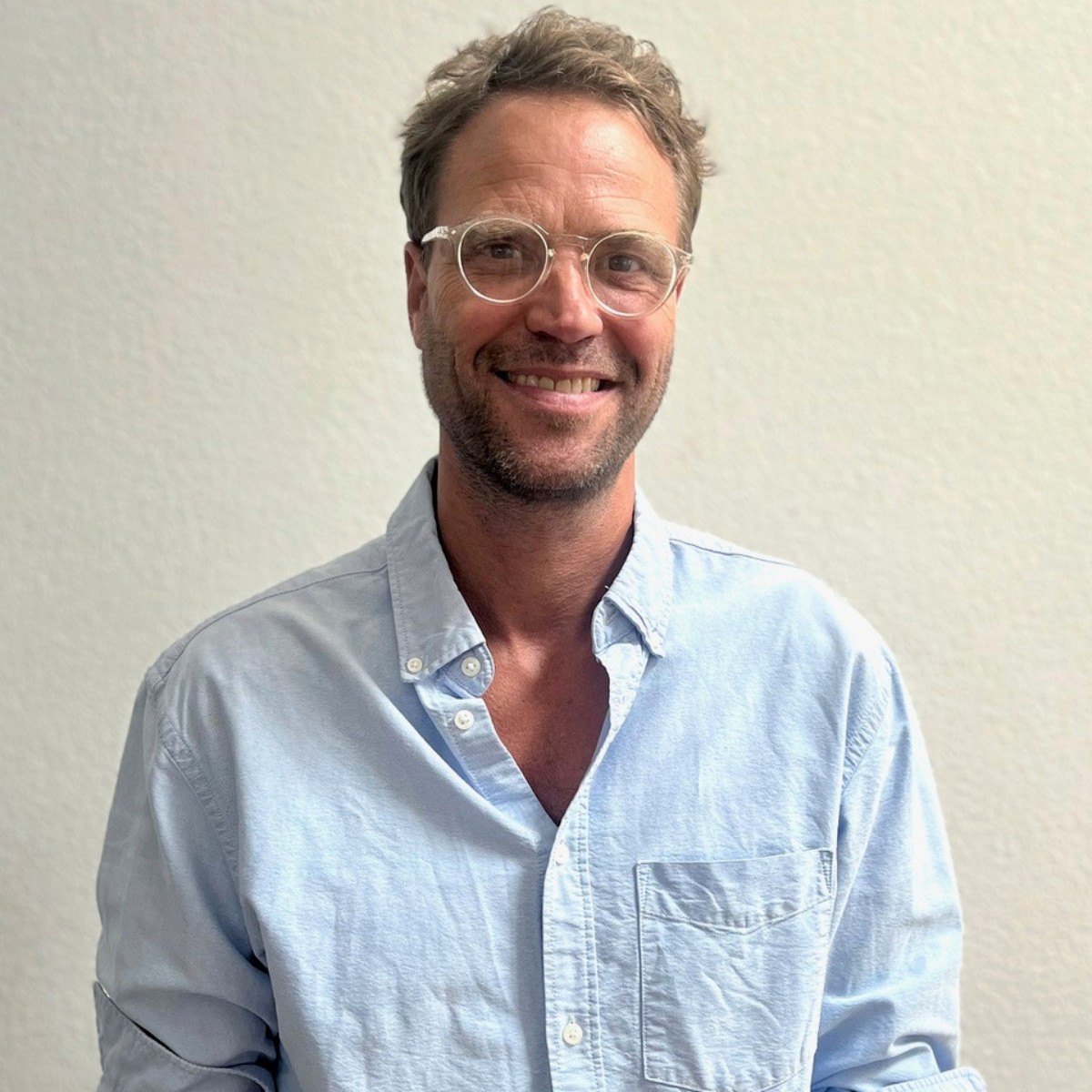 Portraitfoto von Hannes Gut, dem neuen Geschäftsführer des Aargauer Kuratoriums.