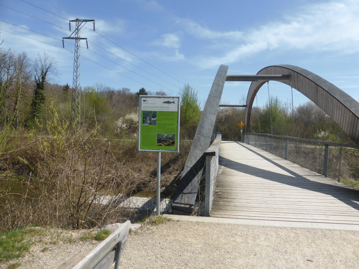 Hinweistafel bei einer Brücke an der Suhremündung in Aarau
