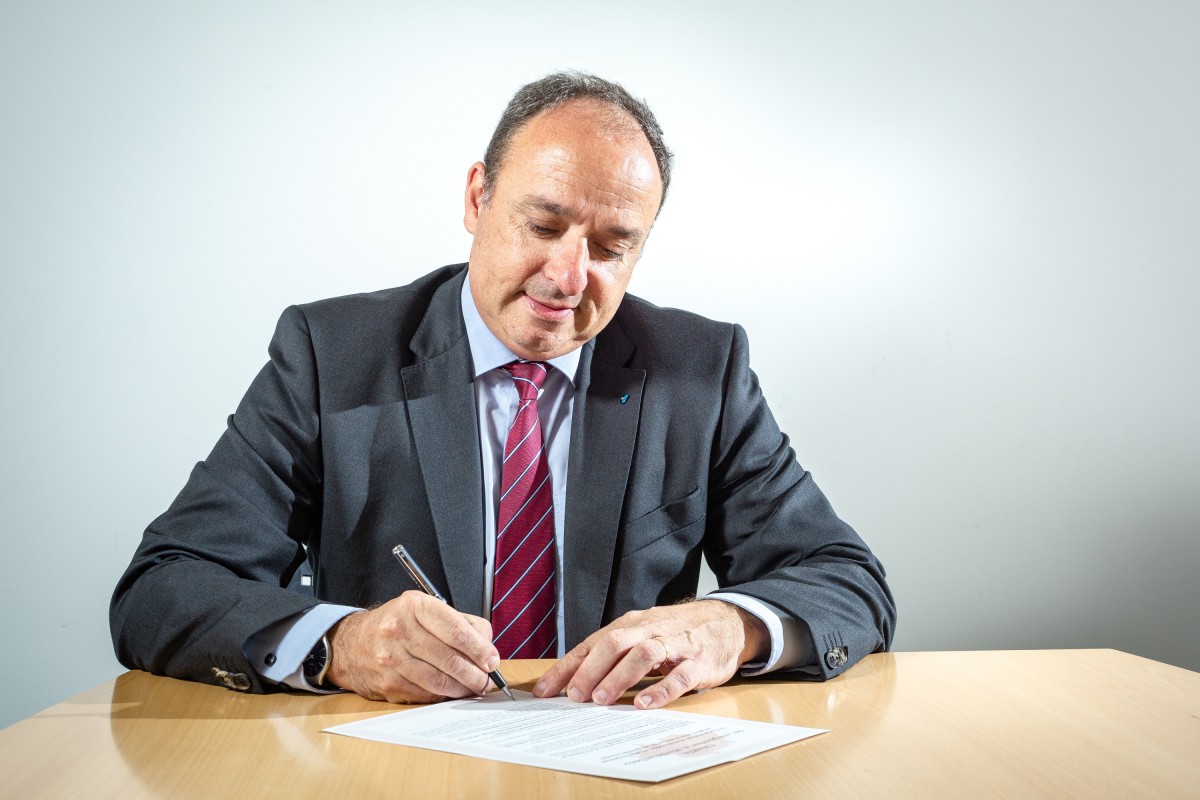 Portrait von Markus Dieth bei Unterzeichnung der Charta