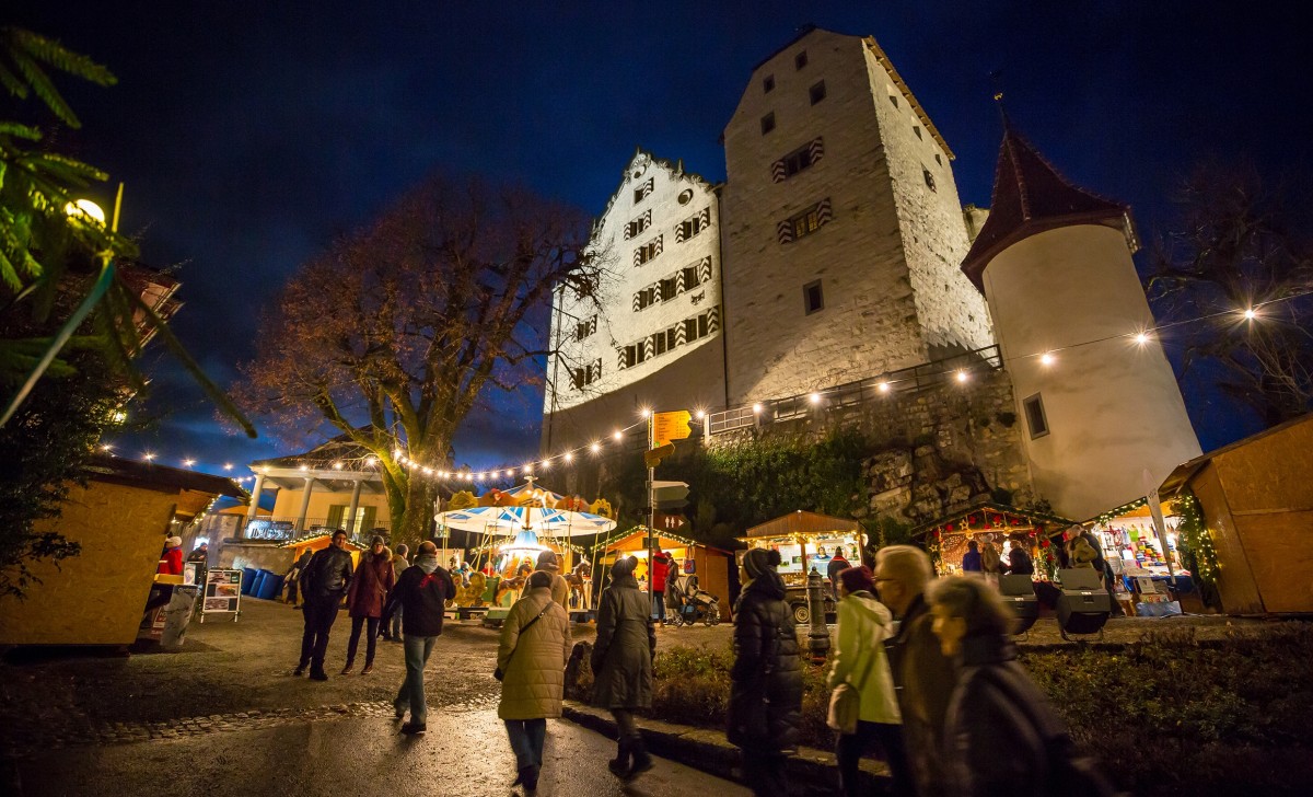 Der Wiehnachtsmärt auf Schloss Wildegg gehört mit seiner Schloss-Atmosphäre zu den romantischsten Märkten der Schweiz 
