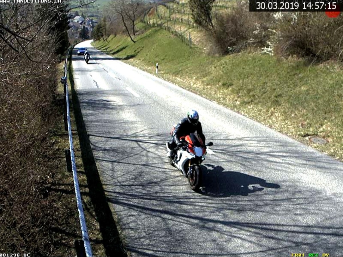 Motorrauf auf Landstrasse