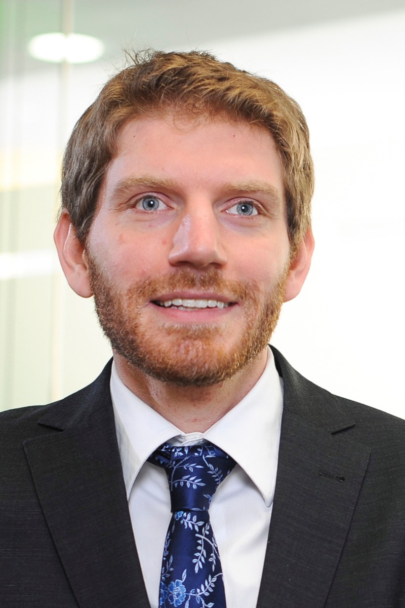 Porträt Adrian Fahrni