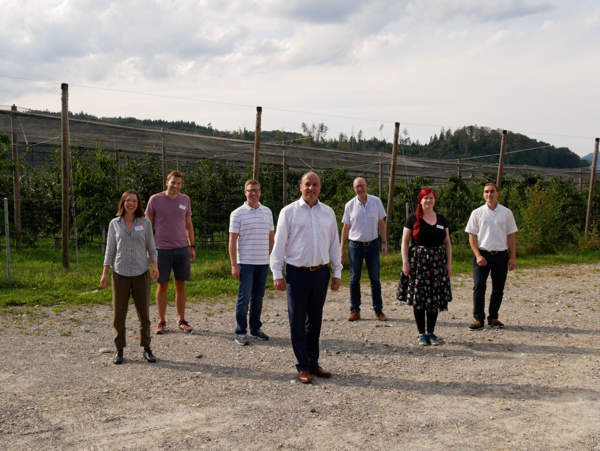 v.l.n.r.: Nikki Böhler, Opendata.ch / Reto Eggimann, Hightech Zentrum Aargau / Christian Wohler, Landwirtschaftliches Zentrum Liebegg / Dr. Markus Dieth, Landammann und Landwirtschaftsdirektor / André Collier, Opendata.ch / Andrea Allemann, Opendata.ch / Urs Podzorski, Fachspezialist Weinbau