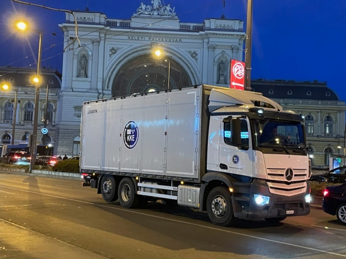 Lastwagen des KKE