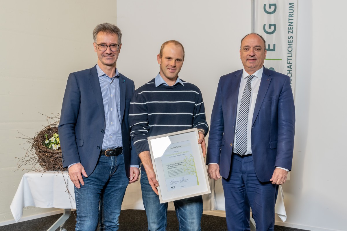 Gruppenbild Matthias Müller LWAG, Preisträger Thomas Keller, Landstatthalter Markus Dieth