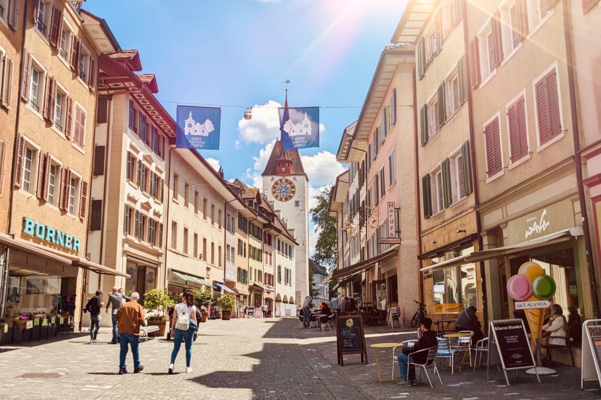 Die belebte Marktgasse in Bremgarten.