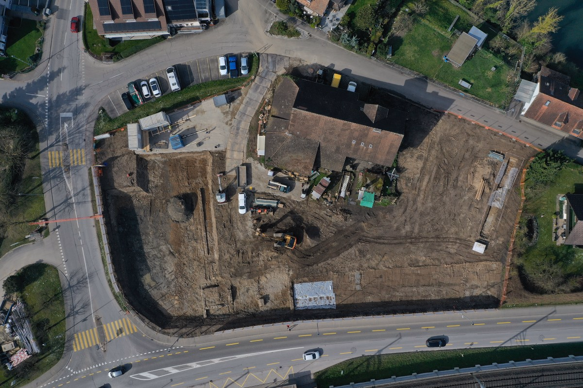 Übersicht über die Ausgrabungsfläche nach der Abhumusierung.