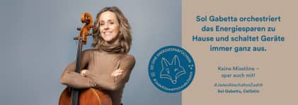 Auf der linken Seite sieht man wie Sol Gabetta ein Cello umarmt, auf der rechten Seite steht ein Text der dazu auffordert, Energie zu sparen.