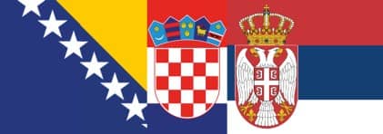 Die Bosnische, Kroatische und Serbische Flagge in einer Flagge vereint.
