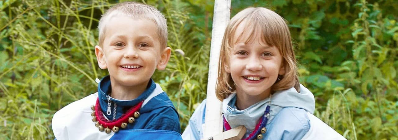 Zwei Kinder in Verkleidung