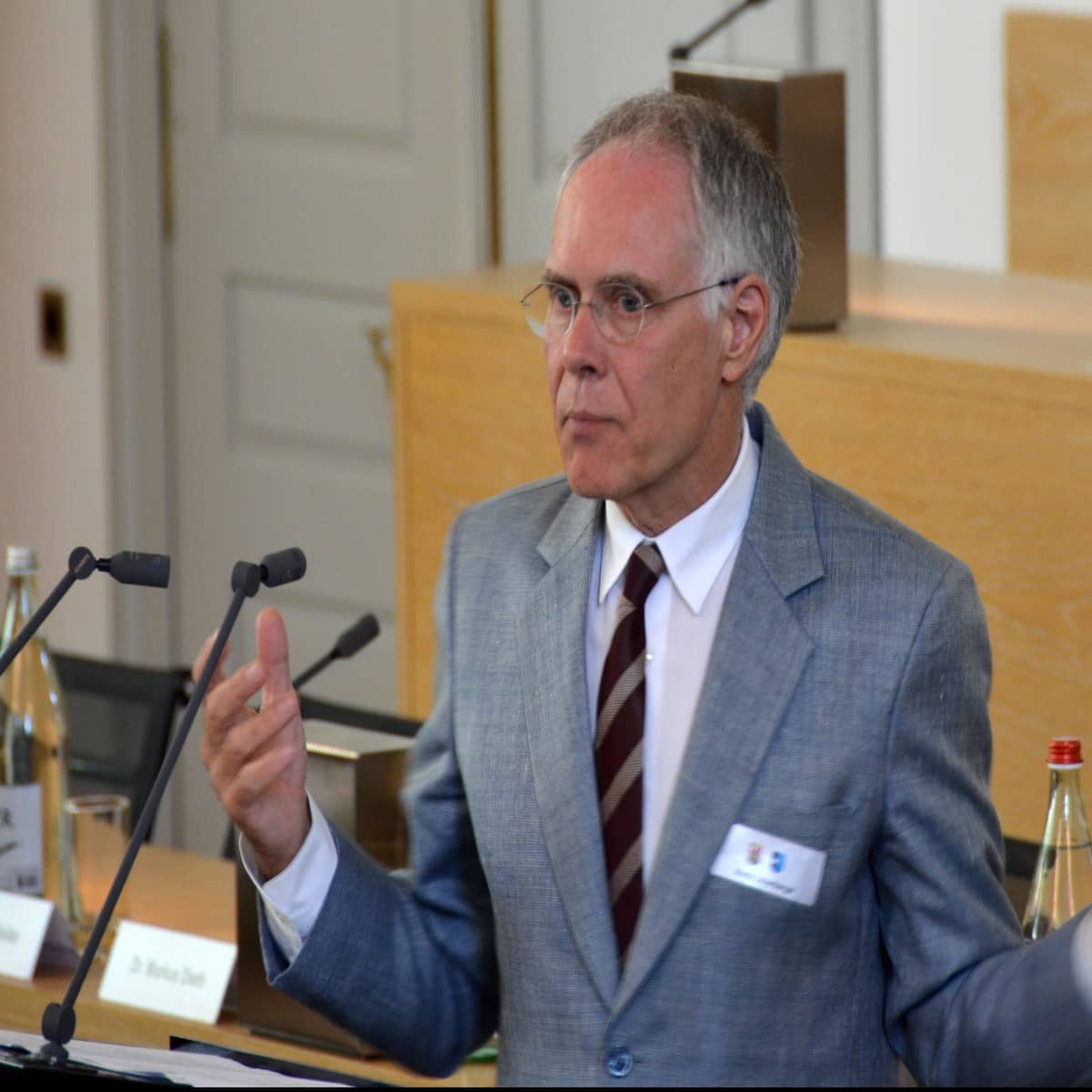 Portrait alt Bundesrat Leuenberger